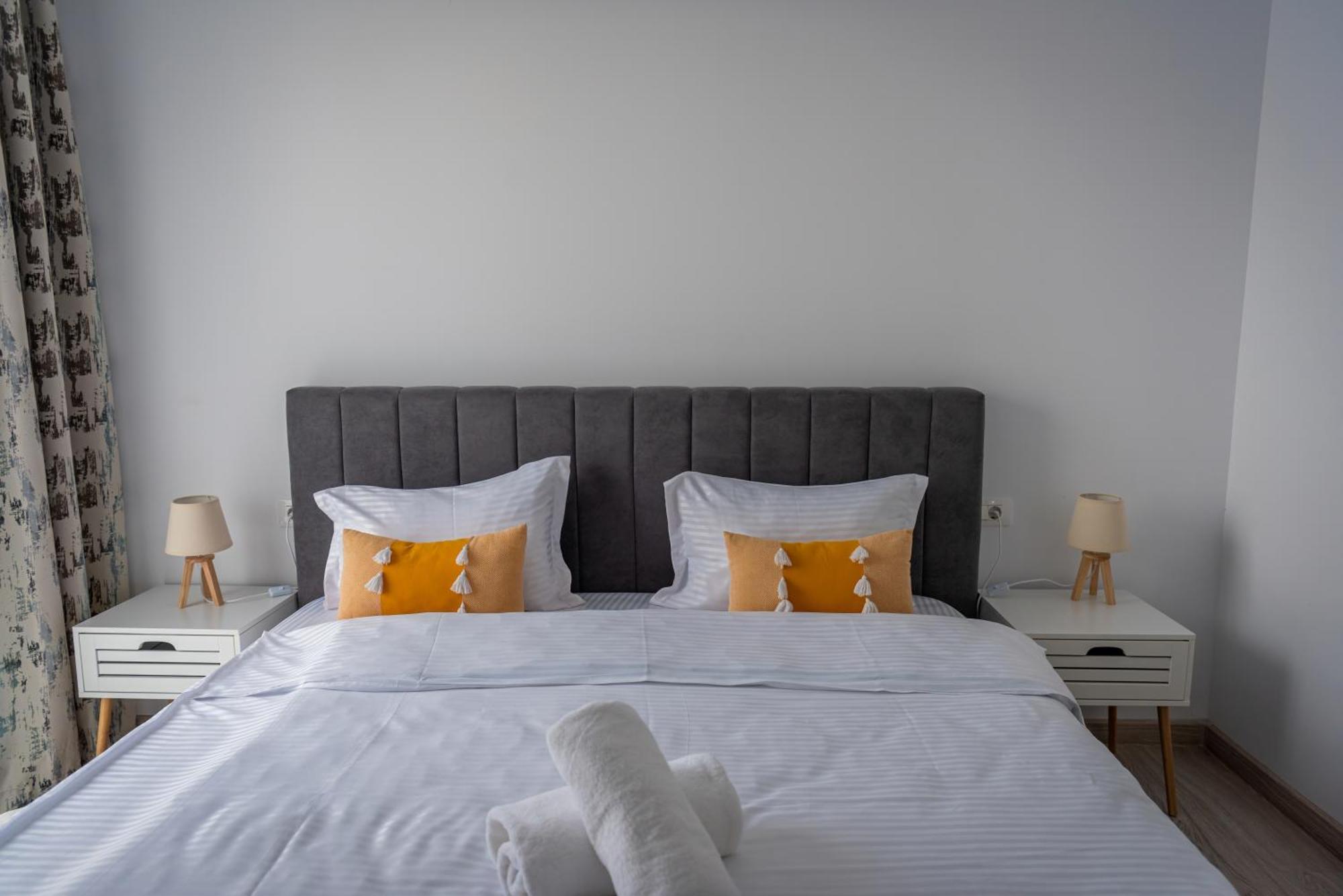 Jad Luxury 3 Rooms & 2 Rooms Apartments Urban Plaza Brașov Exterior foto