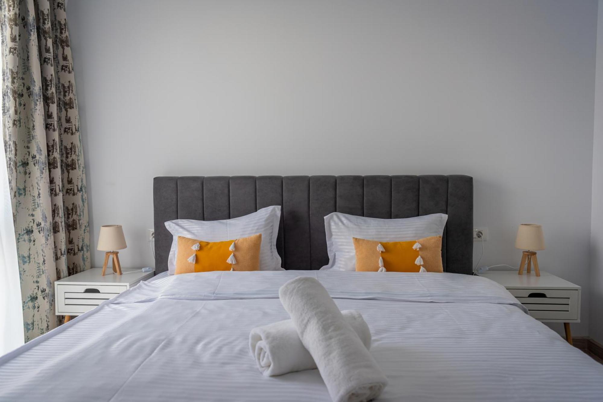 Jad Luxury 3 Rooms & 2 Rooms Apartments Urban Plaza Brașov Exterior foto