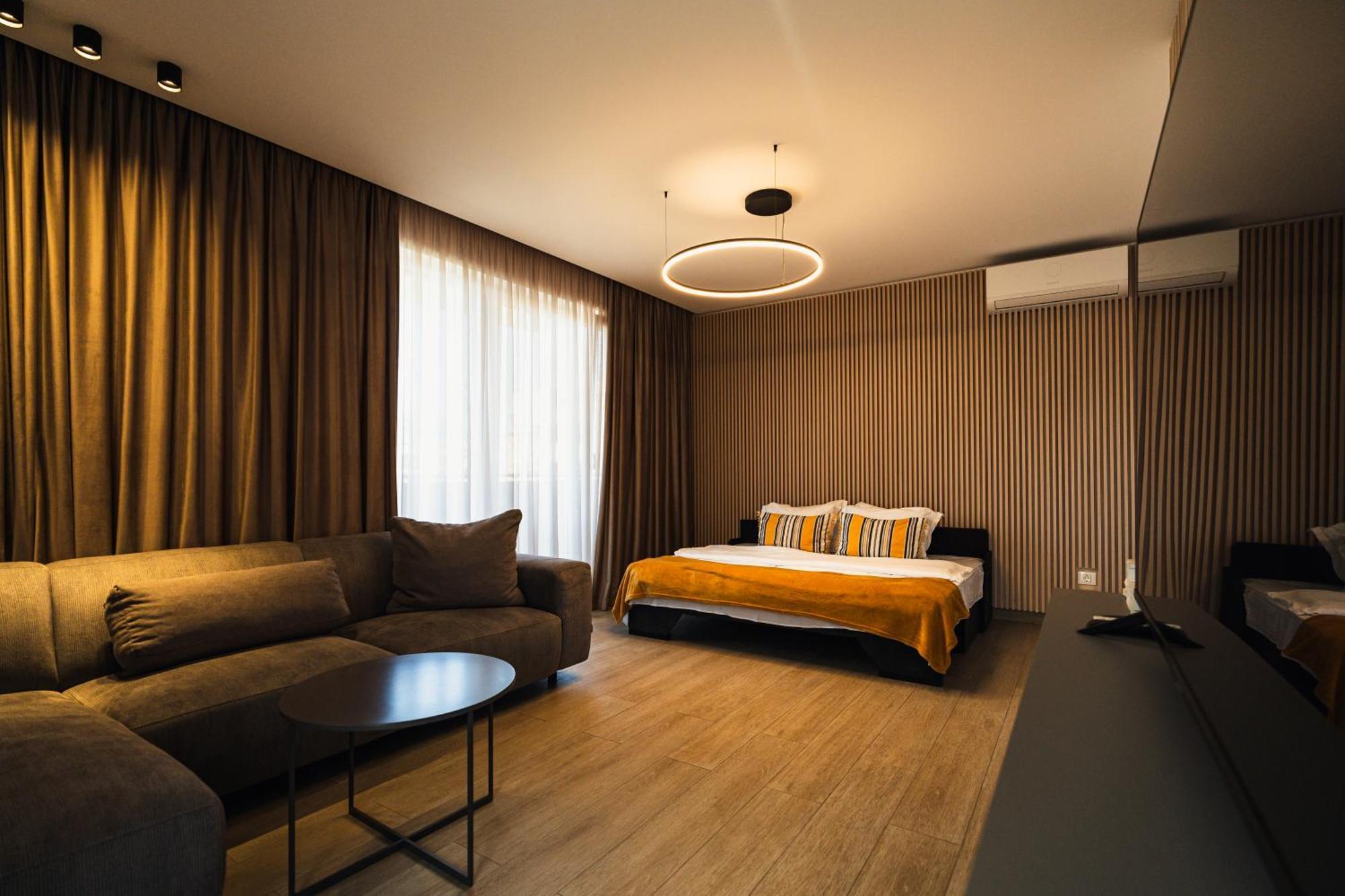 Jad Luxury 3 Rooms & 2 Rooms Apartments Urban Plaza Brașov Exterior foto