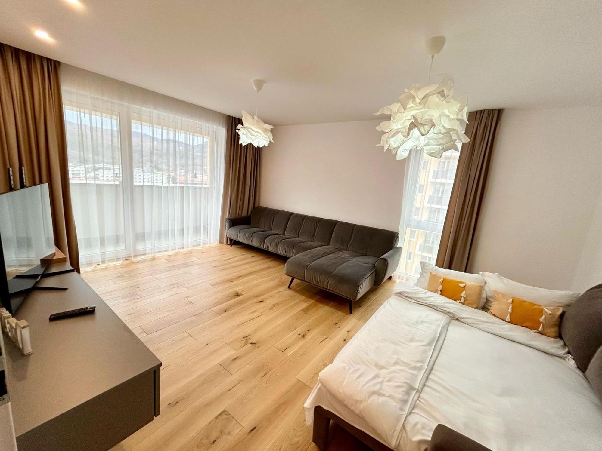Jad Luxury 3 Rooms & 2 Rooms Apartments Urban Plaza Brașov Exterior foto